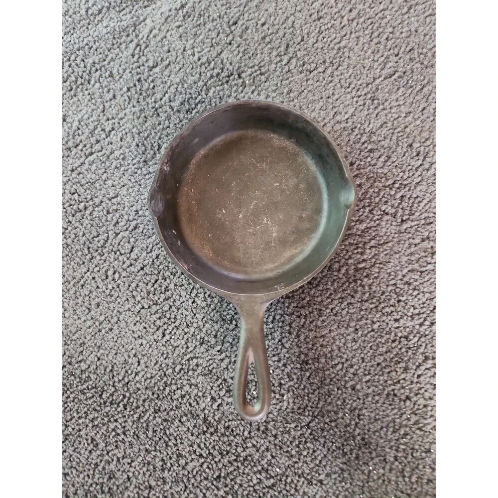 No. 3   Cast Iron Skillet    Heat Ring